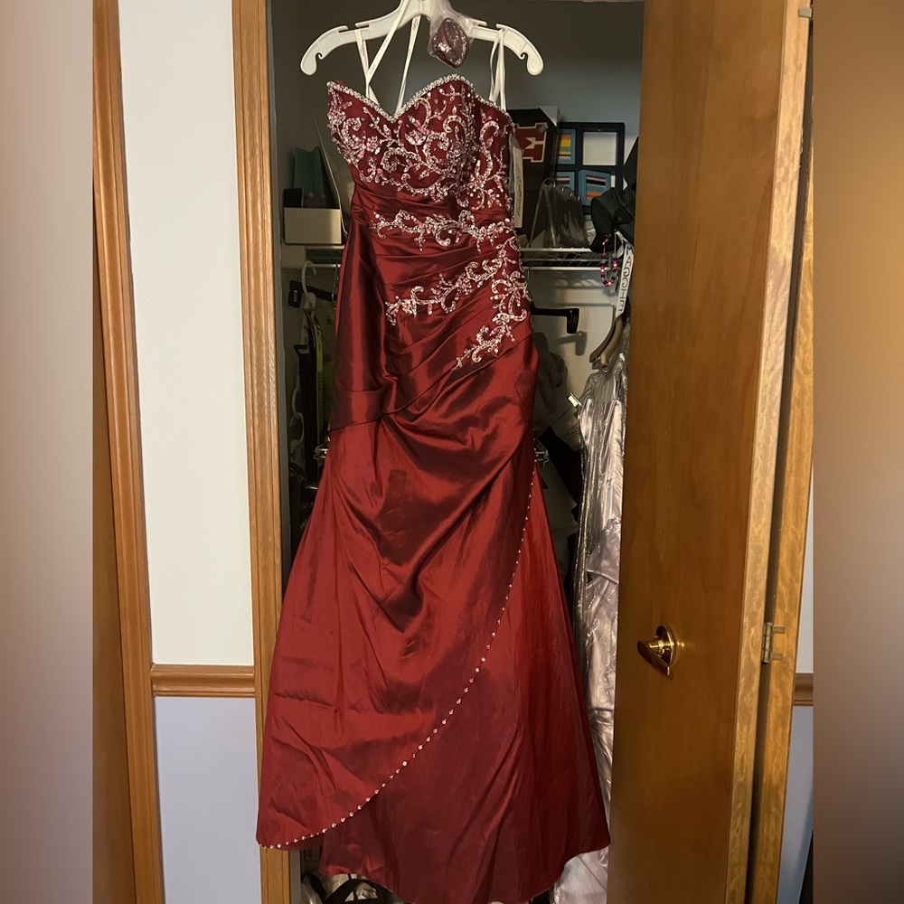 NWT - Tiffany House of Wu Formal Gown Women’s Size 10-12